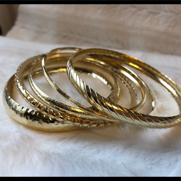 Gold colored bundle of bangle bracelets - Picture 2 of 4